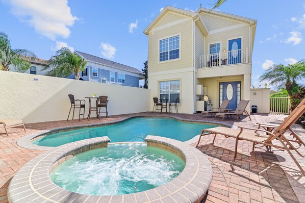 A heated pool - Best Golf Course View, 6 mi from Disney! (Reunion)