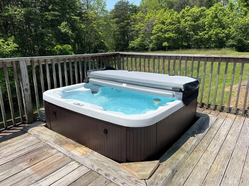 Red Roost A-Frame - New Hot Tub