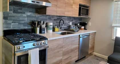 Urban Oasis to Love, Near SF, Free Parking Onsite