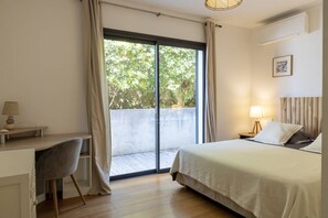 5 室のベッドルーム、セーフティボックス (室内)、アイロン / アイロン台、WiFi (無料)