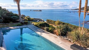Outdoor pool - VILLA CORAIL- 5 bedrooms, sleeps 10, waterfront, swimming pool, beach access (Pietrosella)