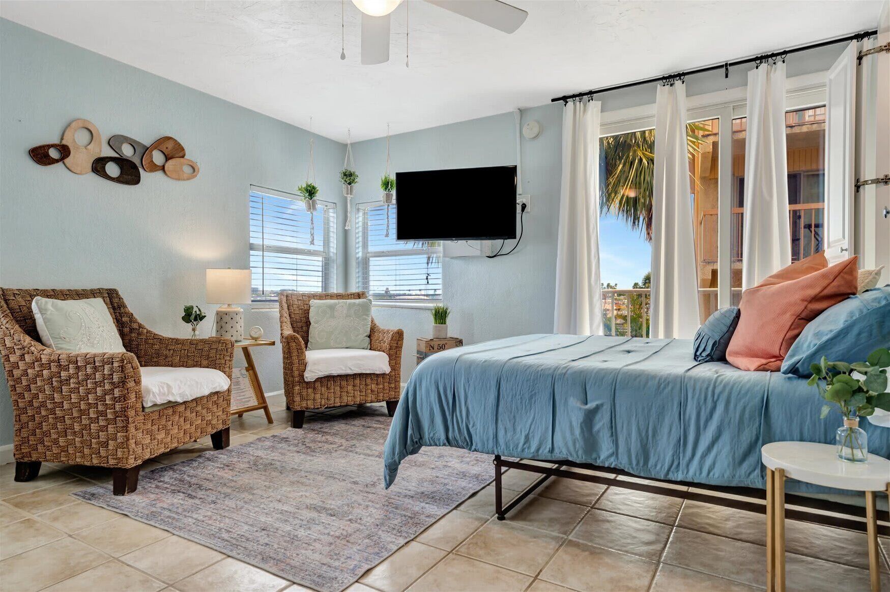 Waterview Suite & Balcony, Htd Pool & 2 mins beach