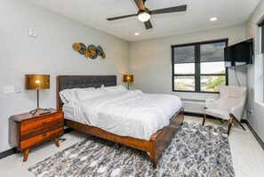 Iron/ironing board, travel crib, free WiFi, bed sheets - The Fairway (Altoona)