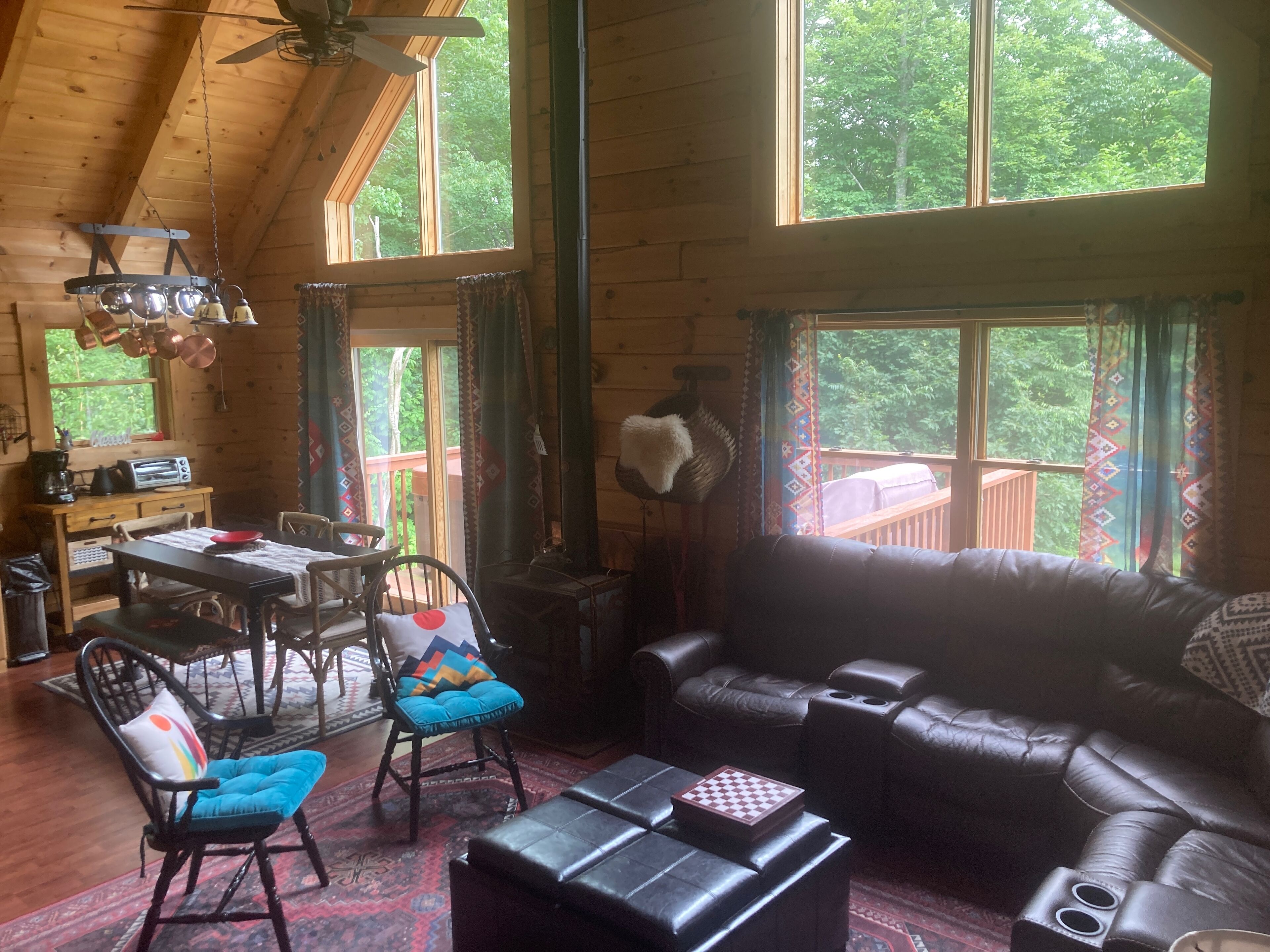 Top Ranked- Family/Dog Friendly Vacation Home, Private Hot Tub, Pool and More!