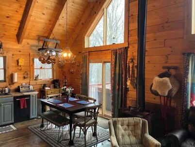 Trending Family Retreat- Deck-Pvt. Hot Tub -Clubhouse Pool, Game Room