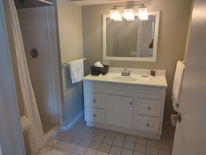 Bay View Queen Bed | Bathroom | Rainfall showerhead, towels