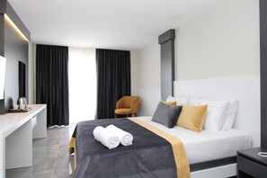 Free minibar, in-room safe, free WiFi, bed sheets - Laroxx Hotel Lara (Antalya)