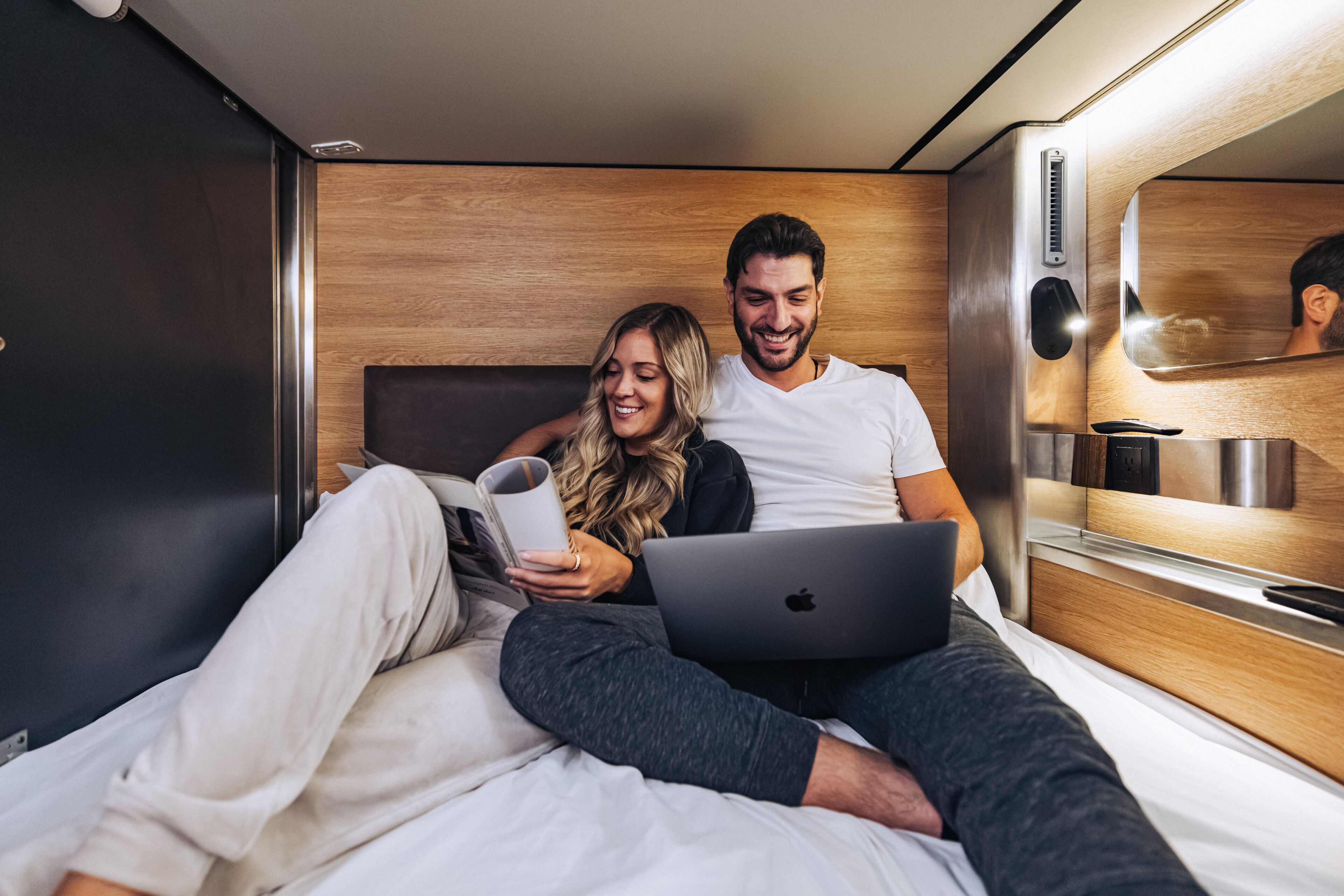 华丽宿舍, 公共浴室 | 高档床上用品、迷你吧、办公桌、笔记本电脑工作区