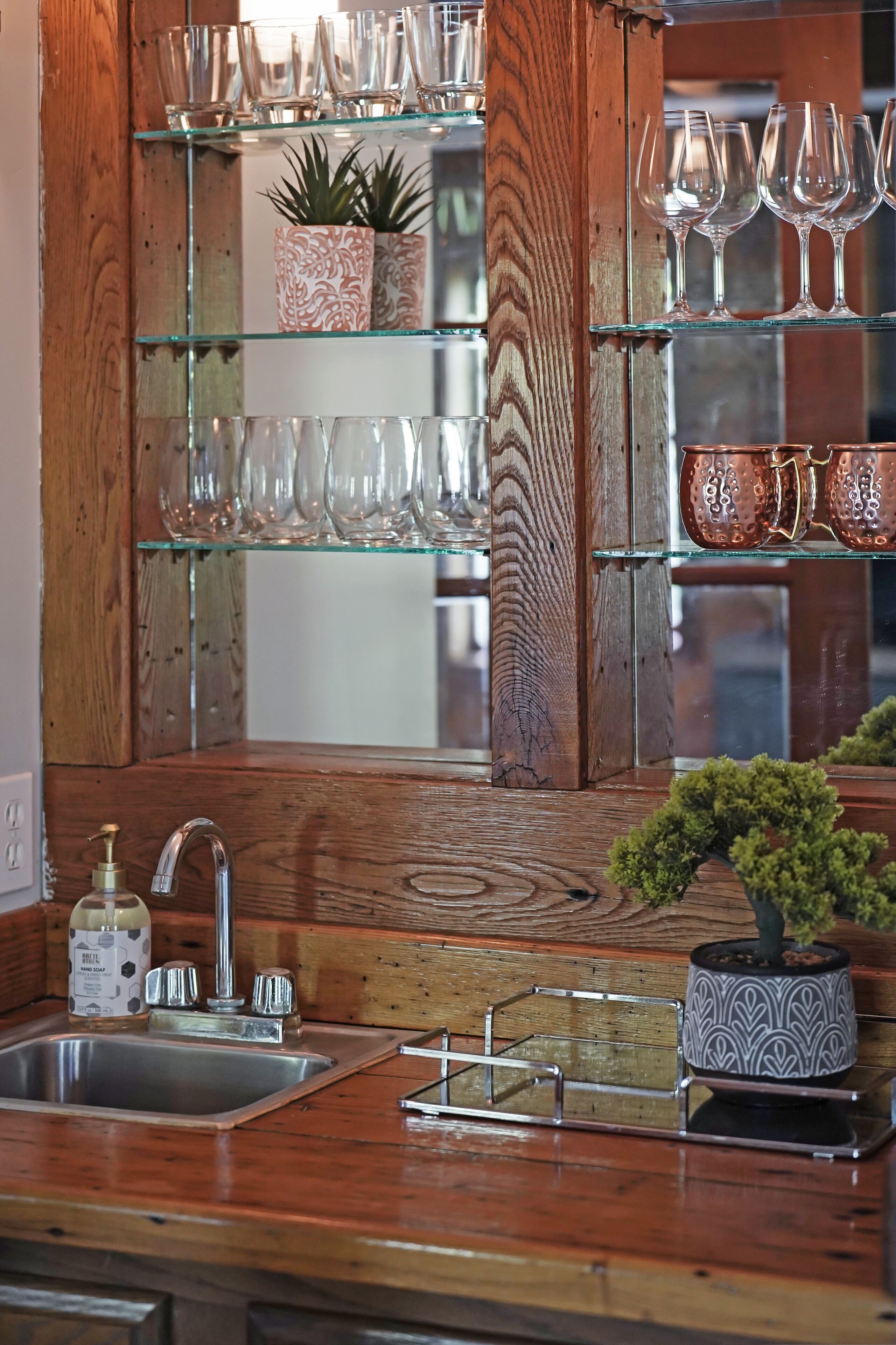 Ski Chalet w/ Hot Tub & Sauna - Sleeps 11 - Close to Sugar & Beech Ski Resorts