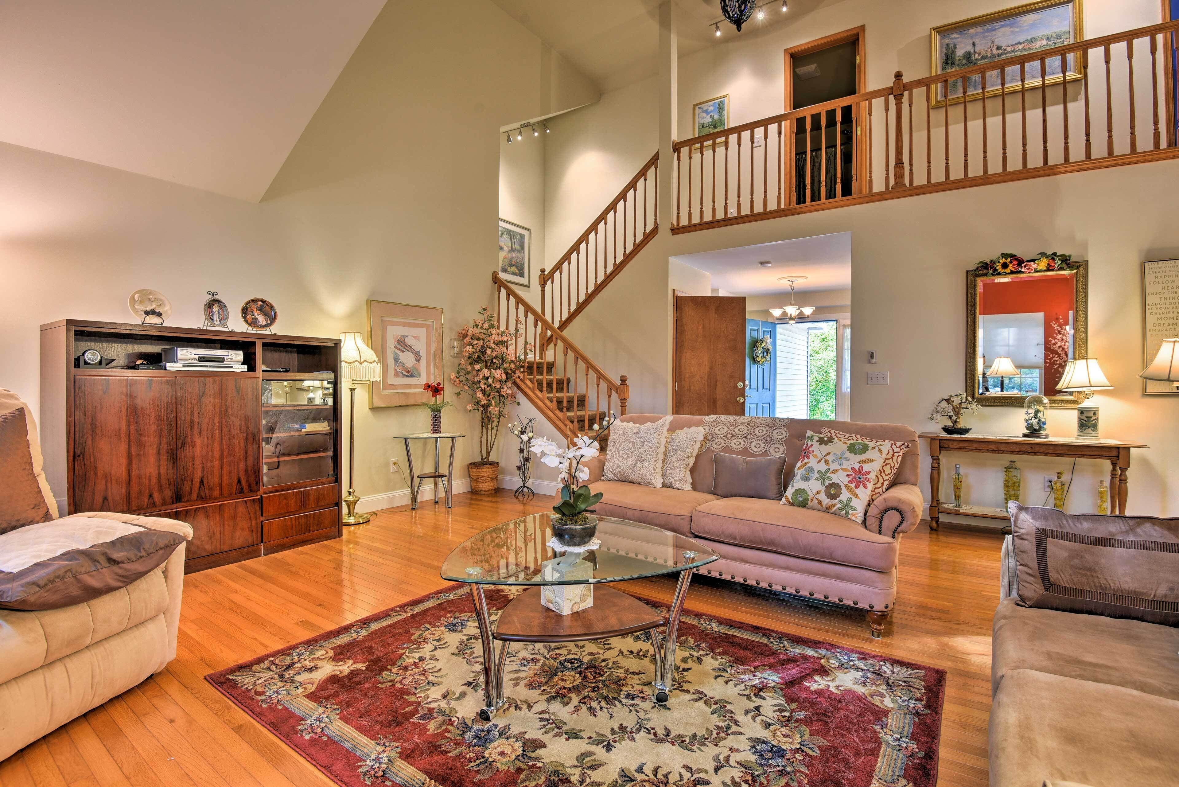 Family Friendly, Spacious, Tranquil Pocono Home ~ Hike + Ski +Golf!