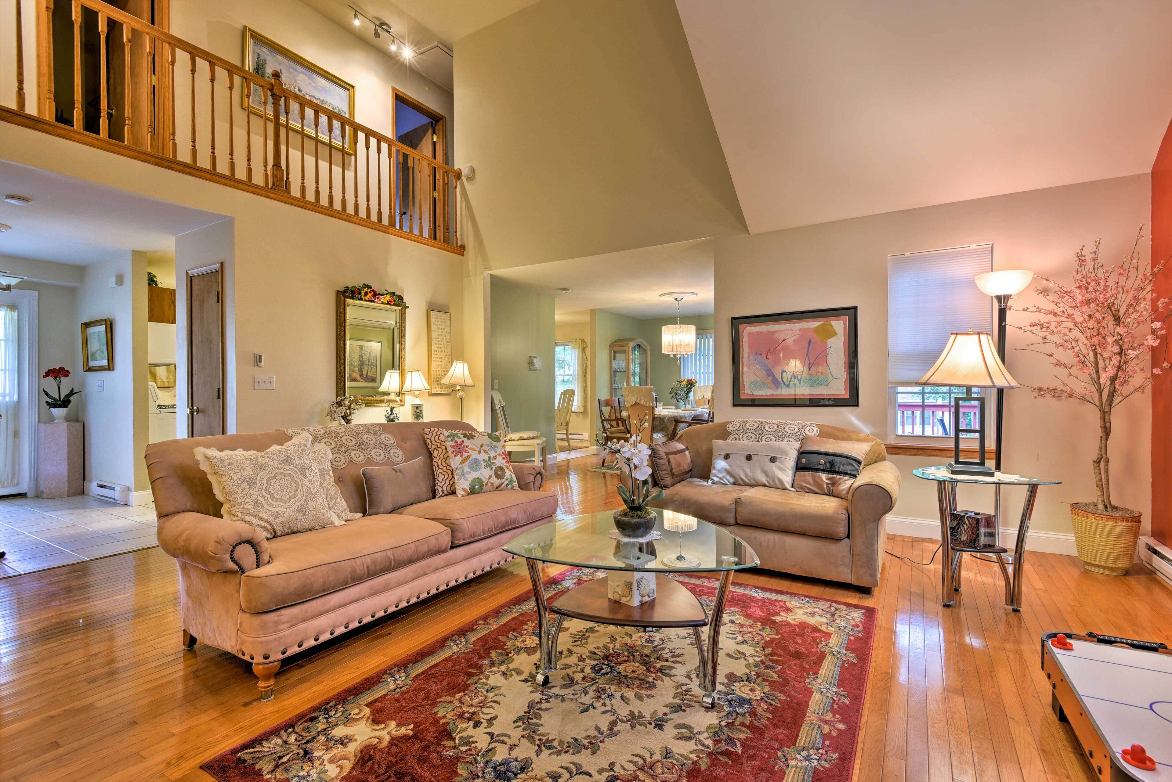 Family Friendly, Spacious, Tranquil Pocono Home ~ Hike + Ski +Golf!