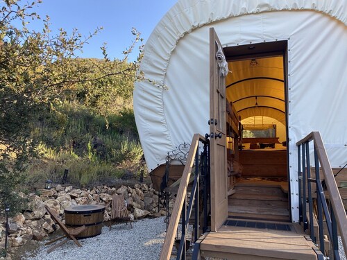 Luxury Covered Wagon in Santa Monica Mountains close to Malibu  w/ King Bed