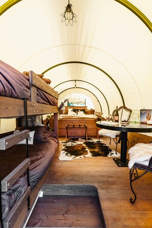 1 sovrum och sängkläder