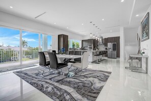 Unclassified image, 2 of 47, button