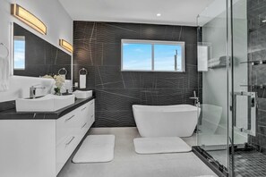 Hair dryer - P70 - Stunning 5 bed, 5 bath home with dockage and oversized private pool in Key Colony! (Key Colony Beach)