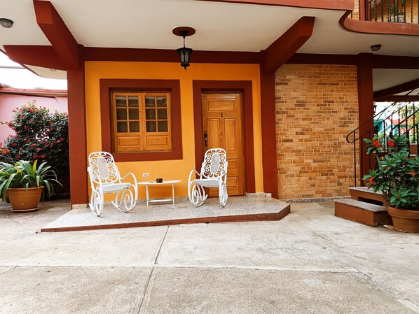 Comfort Room, Garden View