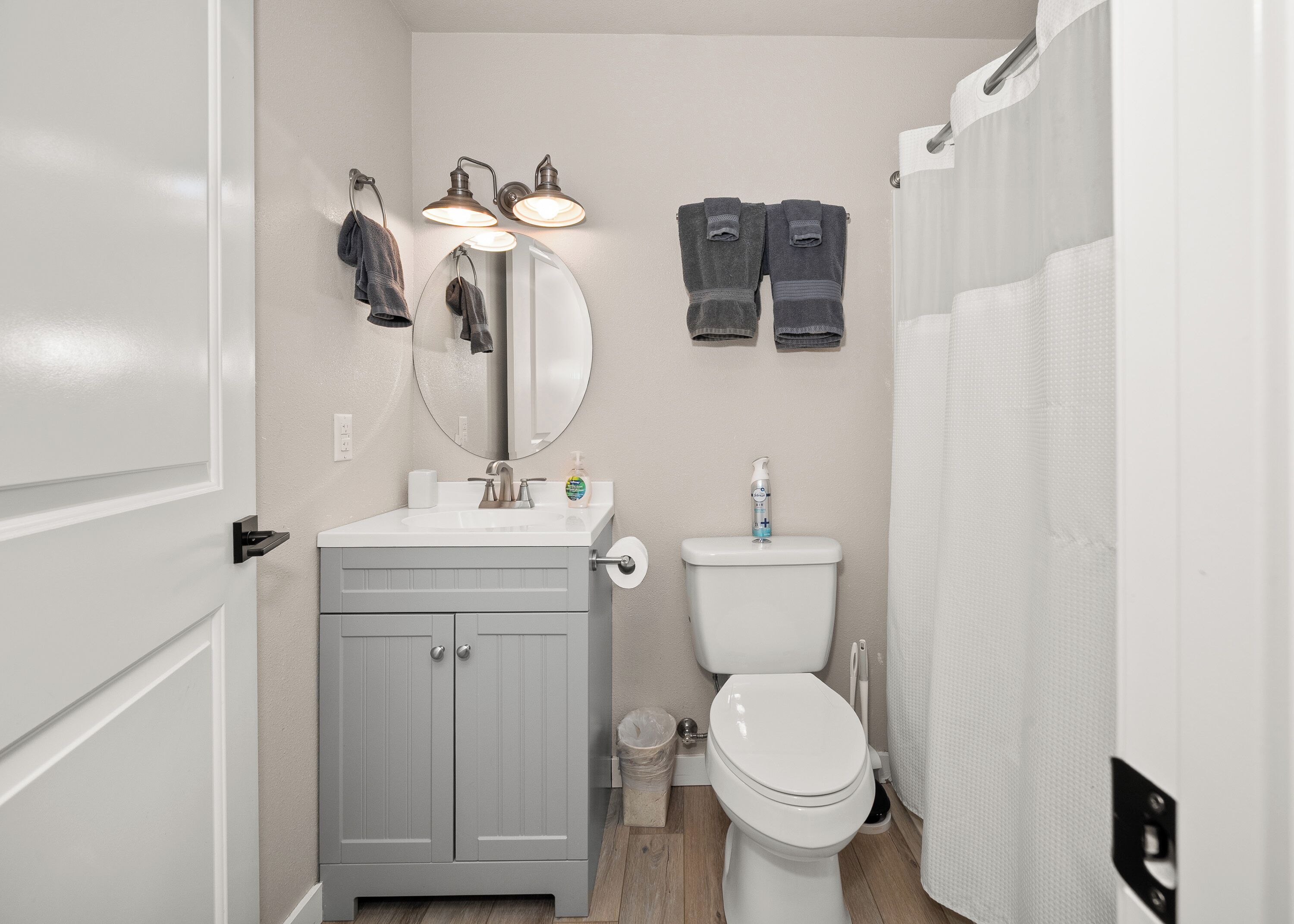 Combined shower/tub, towels, soap, shampoo