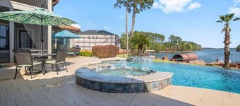 Bring Your Boat! Luxe Lakefront ☀Pool☀Hot Tub☀Dock ☀ Close to Restaurants