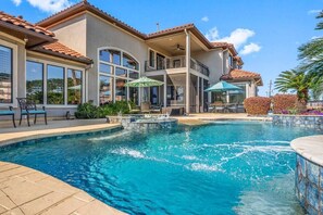 Infinity-Pool, beheizter Pool