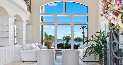 Bring Your Boat! Luxe Lakefront ☀Pool☀Hot Tub☀Dock ☀ Close to Restaurants