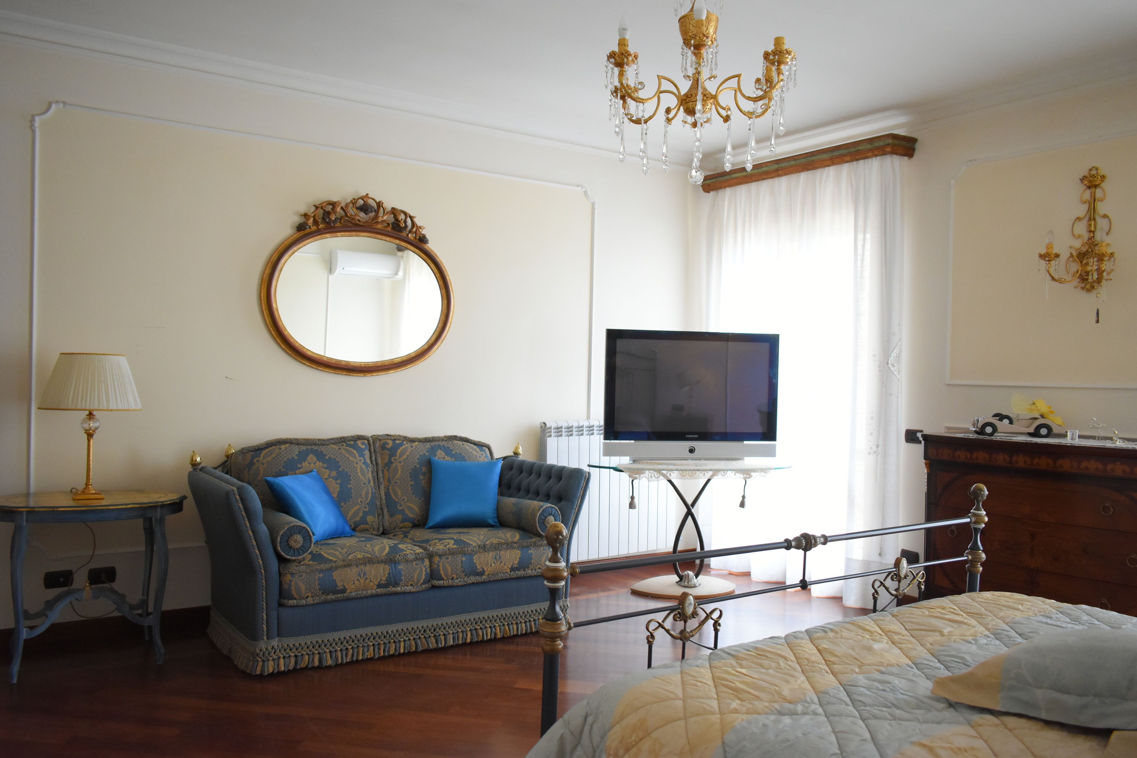 Large villa surrounded by greenery, ideal for groups (Numerous all-inclusive services)