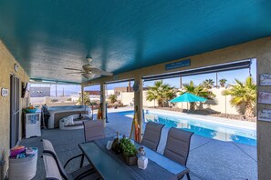 Outdoor pool - Beach House with Pool & Hot Tub! 9 Minutes to Launch Ramp (Lake Havasu City)