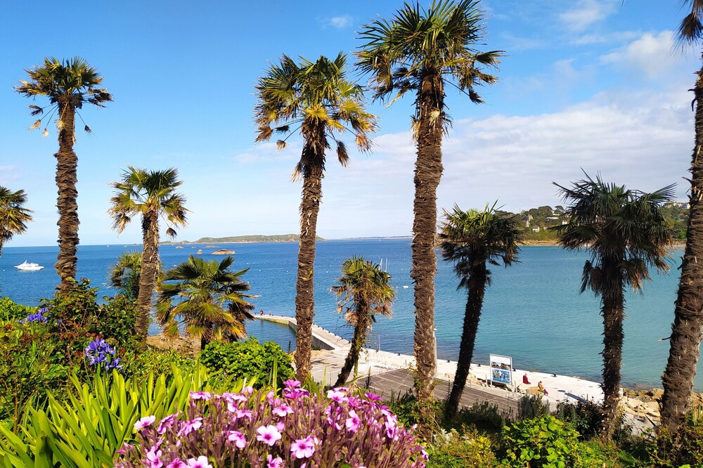 Brittany, Perros-Guirec, Trestraou beach, cocooning apartment