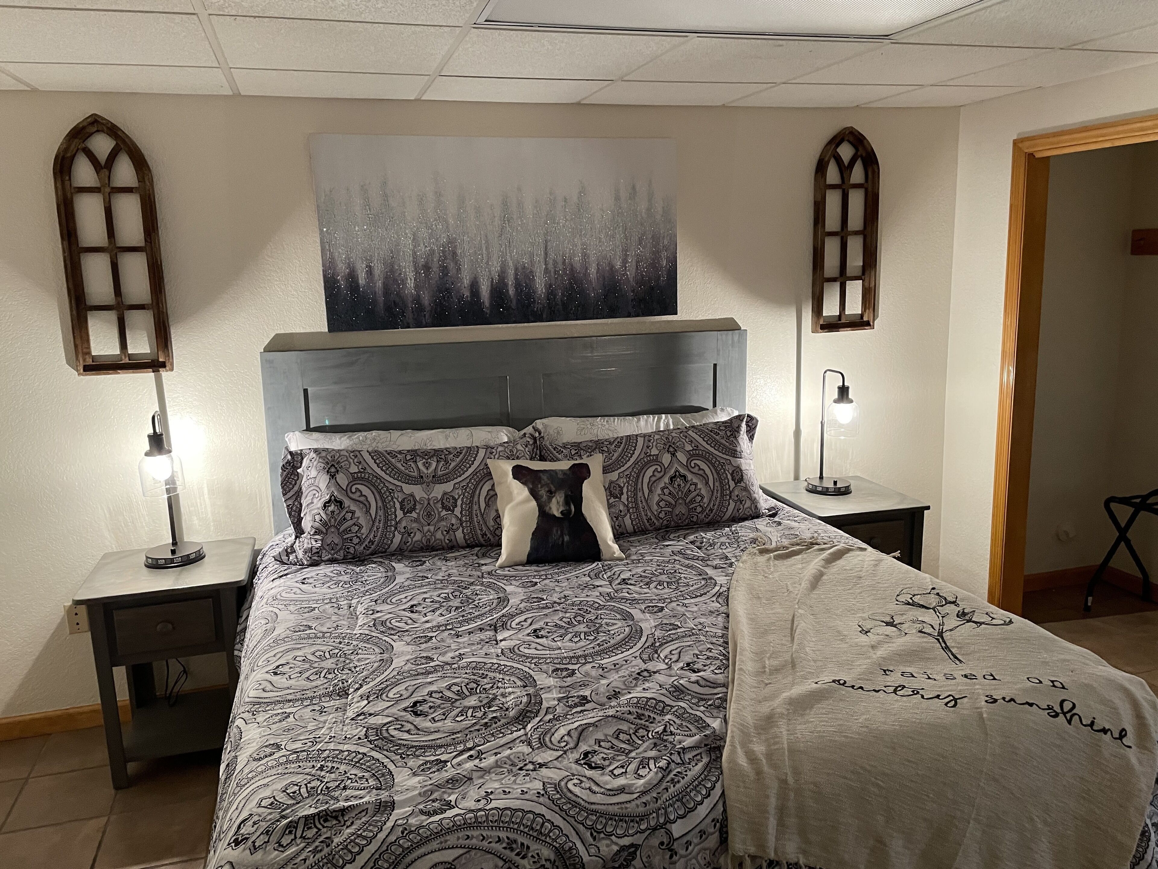 Onsite Pool and Lakeview, historic Dandridge "Bear Hug"