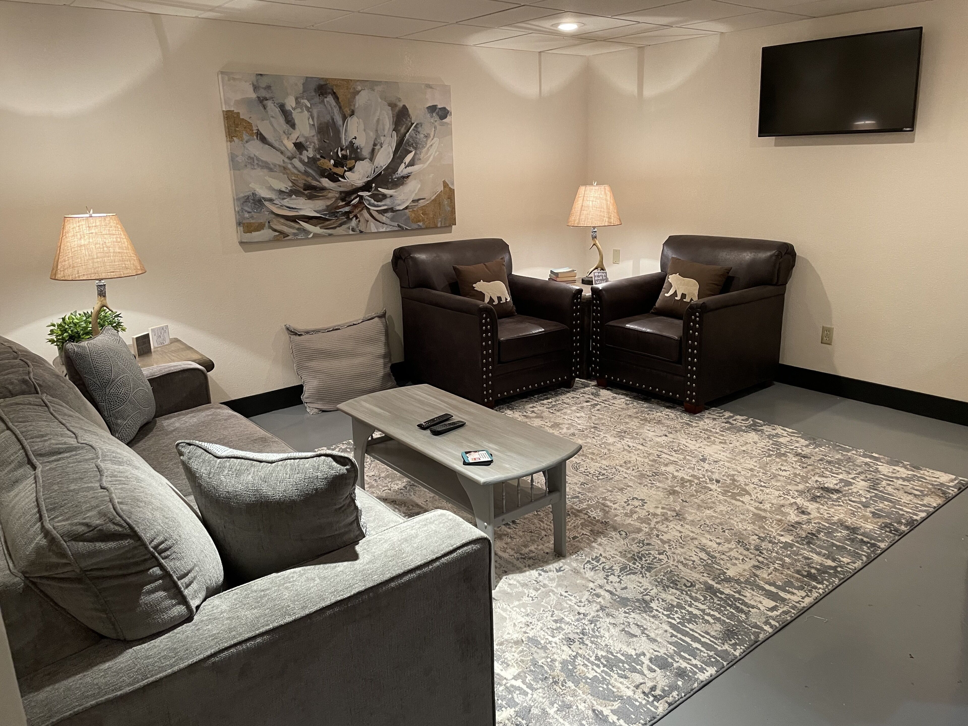 Onsite Pool and Lakeview, historic Dandridge "Bear Hug"