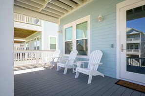 Terrace/patio - Perfect for Families & Groups/ Sleeps 14/ Large Table Seats 14/ + Full Amenities (Galveston)
