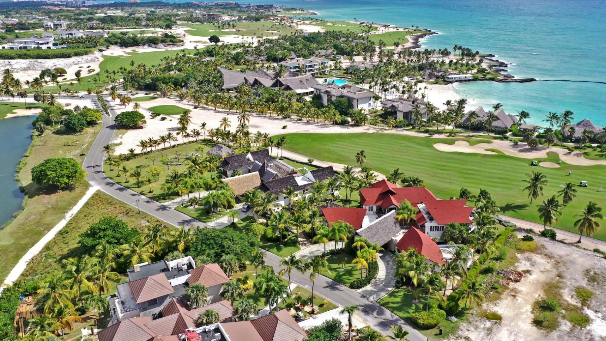 Photo - Ocean and golf view 5-bedroom villa with unique tropical style