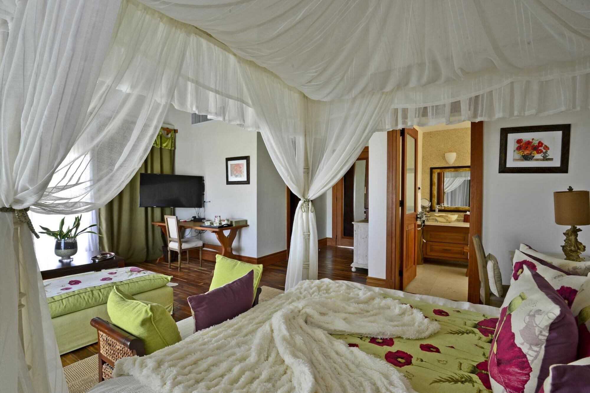 Photo - Ocean and golf view 5-bedroom villa with unique tropical style