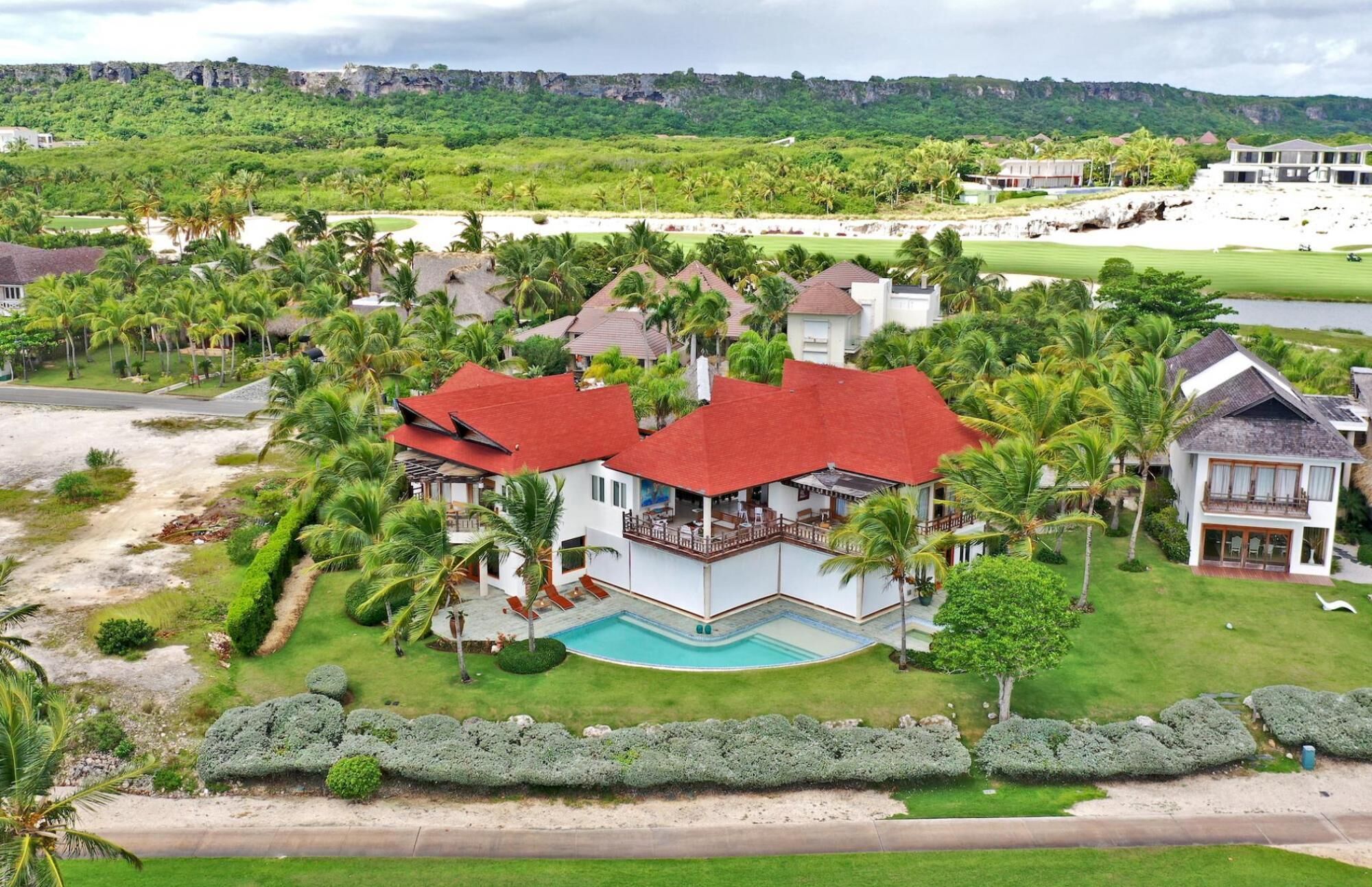 Photo - Ocean and golf view 5-bedroom villa with unique tropical style