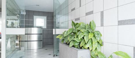 2 habitaciones, tabla de planchar con plancha y wifi