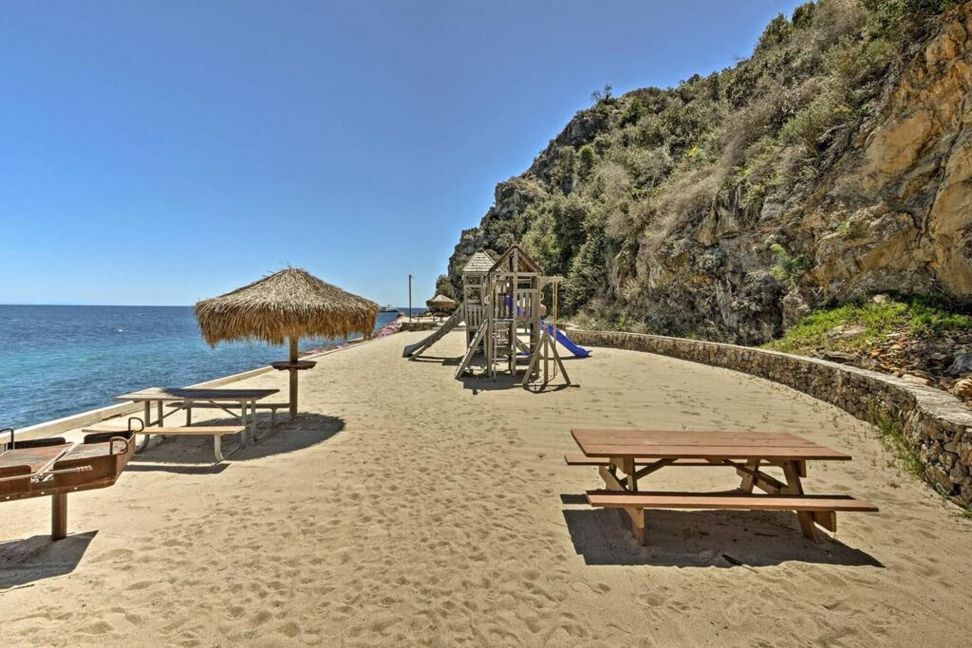 Villa 15 Building 4 Gorgeous Oceanfront Villa With Panoramic Views in Avalon, United States