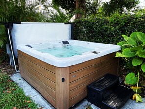 Outdoor spa tub - Recently Updated 2/2 Home with Hot Tub, 1 Mile to Beach (Lantana)