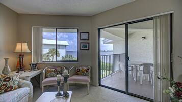 Departamento | 2 habitaciones y tabla de planchar con plancha