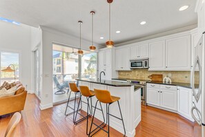 House, Smoking | Private kitchen | Fridge, microwave, dishwasher, toaster
