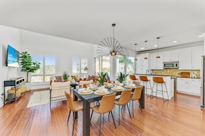 House, Smoking | 4 bedrooms, iron/ironing board, WiFi - Anna Maria Island Beach Palace (Bradenton Beach)