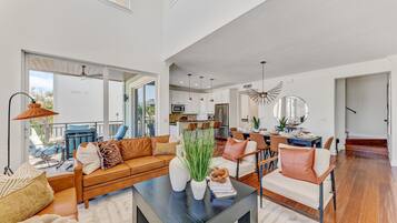 House | 4 bedrooms, iron/ironing board, WiFi