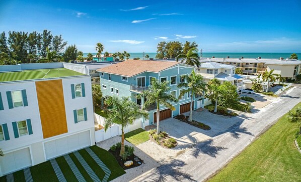 House, Smoking | 4 bedrooms, iron/ironing board, WiFi