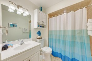 House, Smoking | Bathroom | Shampoo - Anna Maria Island Bay Watch Bungalow (Bradenton Beach)