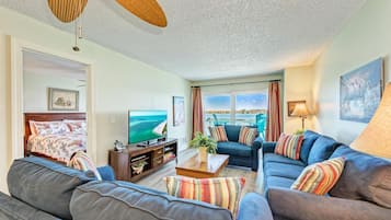 House | 2 bedrooms, memory foam beds, iron/ironing board, WiFi