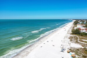 2 bedrooms, memory foam beds, iron/ironing board, WiFi - Anna Maria Island Beach Palms 5B (Bradenton Beach)