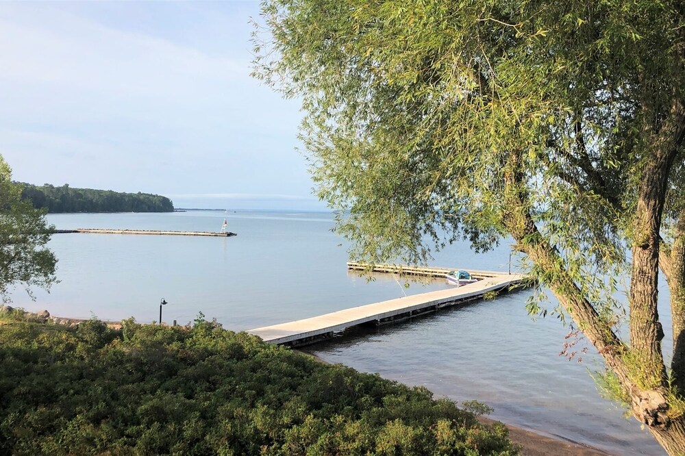 Lakefront Condo A Few Steps to Lake Superior