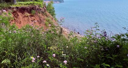Cedarberry Bluff - Charming Cottage with Lake Superior Views!