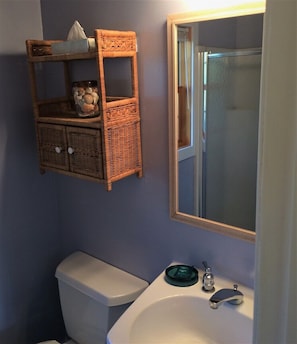 Bathtub, towels