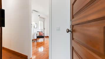 Apartment, Smoking | 2 bedrooms, iron/ironing board, WiFi