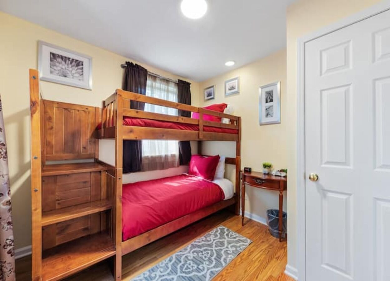 Cozy House, Close to Benedictine & North Central