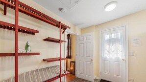 A room with a bunk bed, a red rug, a white door, and a small trash can. - PROMO 15% MONTHLY DISCOUNT!
Cozy House, Close to Benedictine & North Central (Lisle)